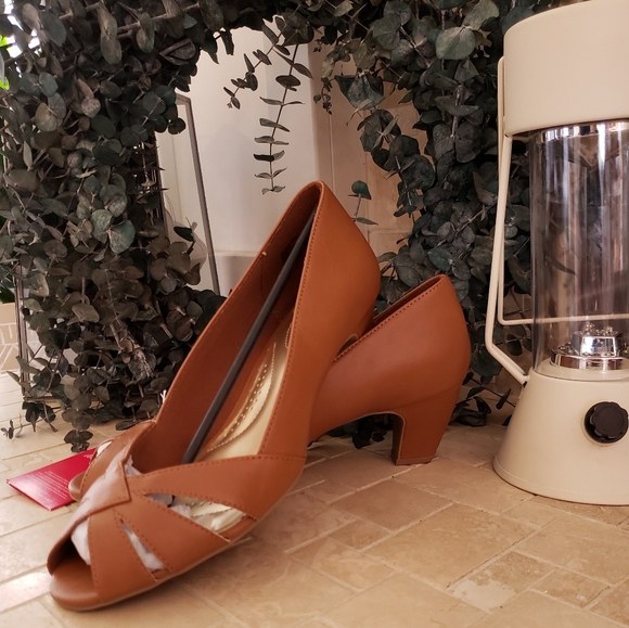 dexflex comfort Shoes - NIB retro heels
